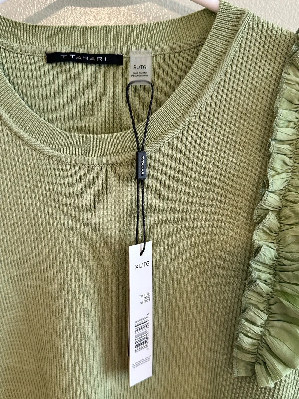 T Tahari sleeveless ribbed